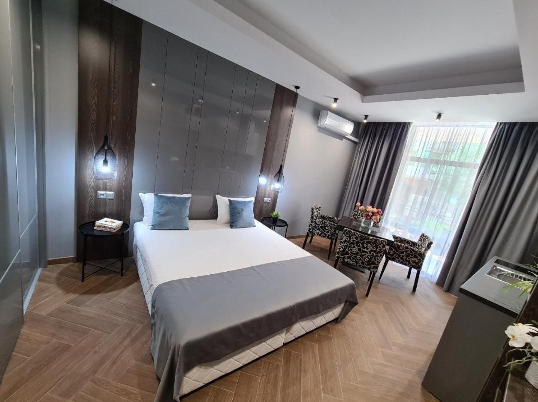 Central Plaza Pomorie Bagian luar foto