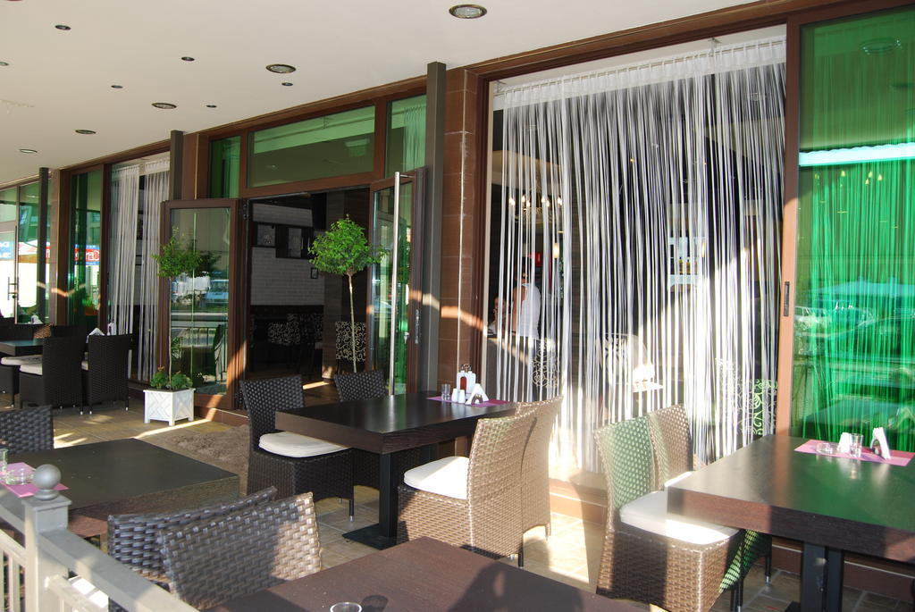 Central Plaza Pomorie Bagian luar foto